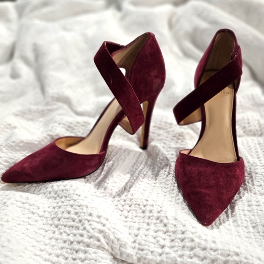 Vince Camuto burgundy suede heels size 10